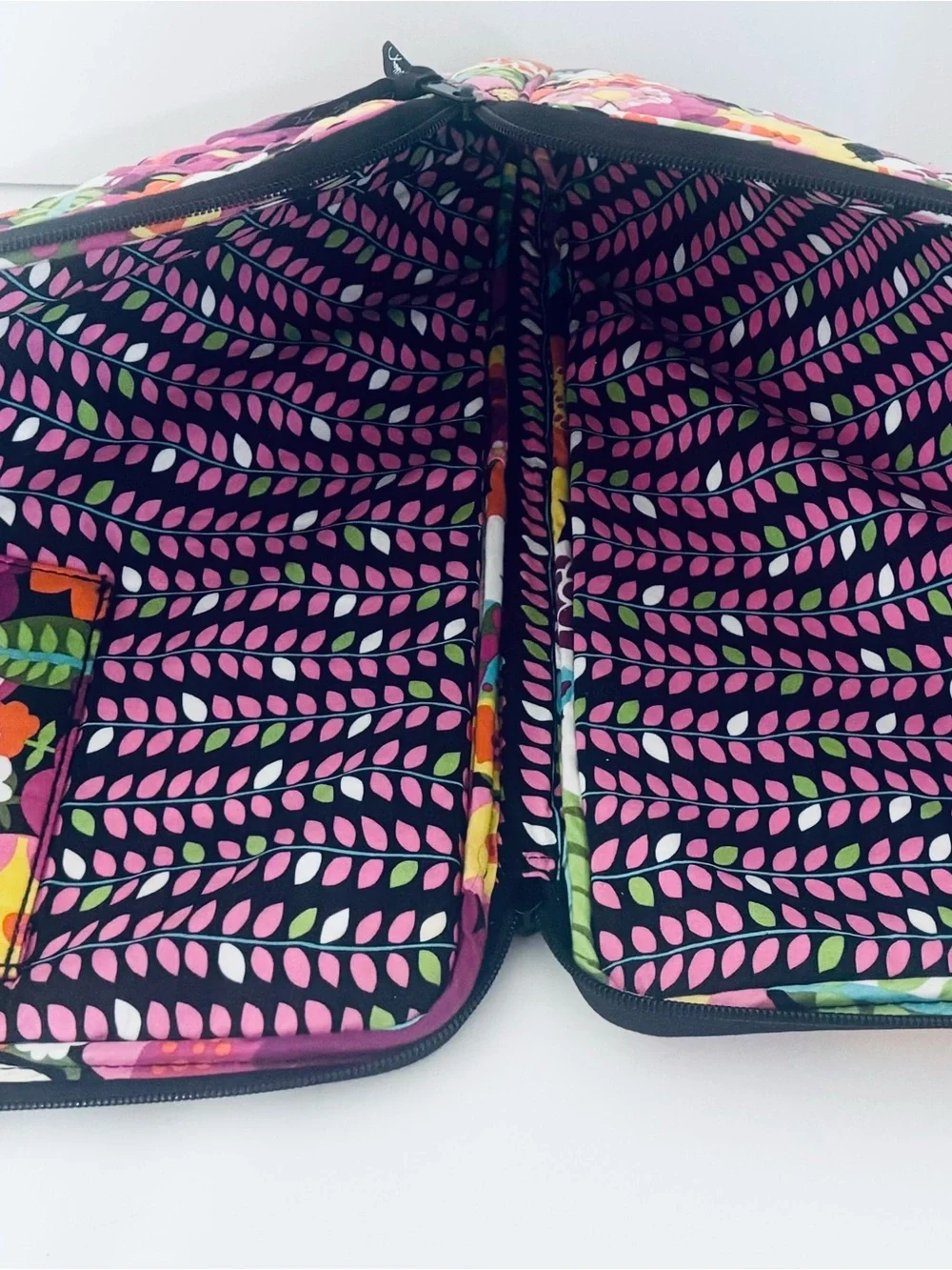 Vera Bradley Va Va Bloom Quilted Laptop Sleeve Padded Soft Zips Inside Pocket